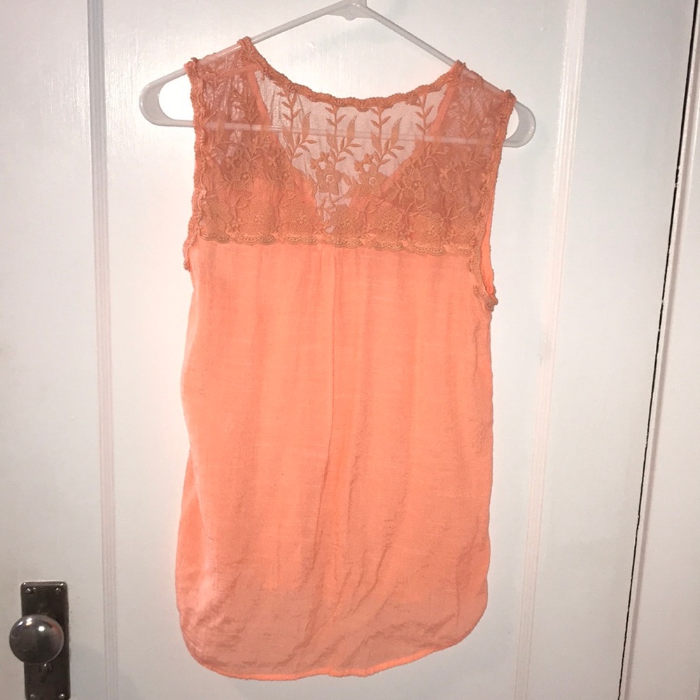 Super cute tank!! 🍑 - Picture 4 of 4